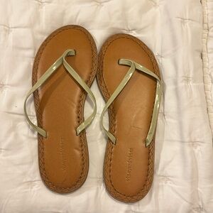 Vineyard Vines flip flops, sz8, taupe.  New without tags.
